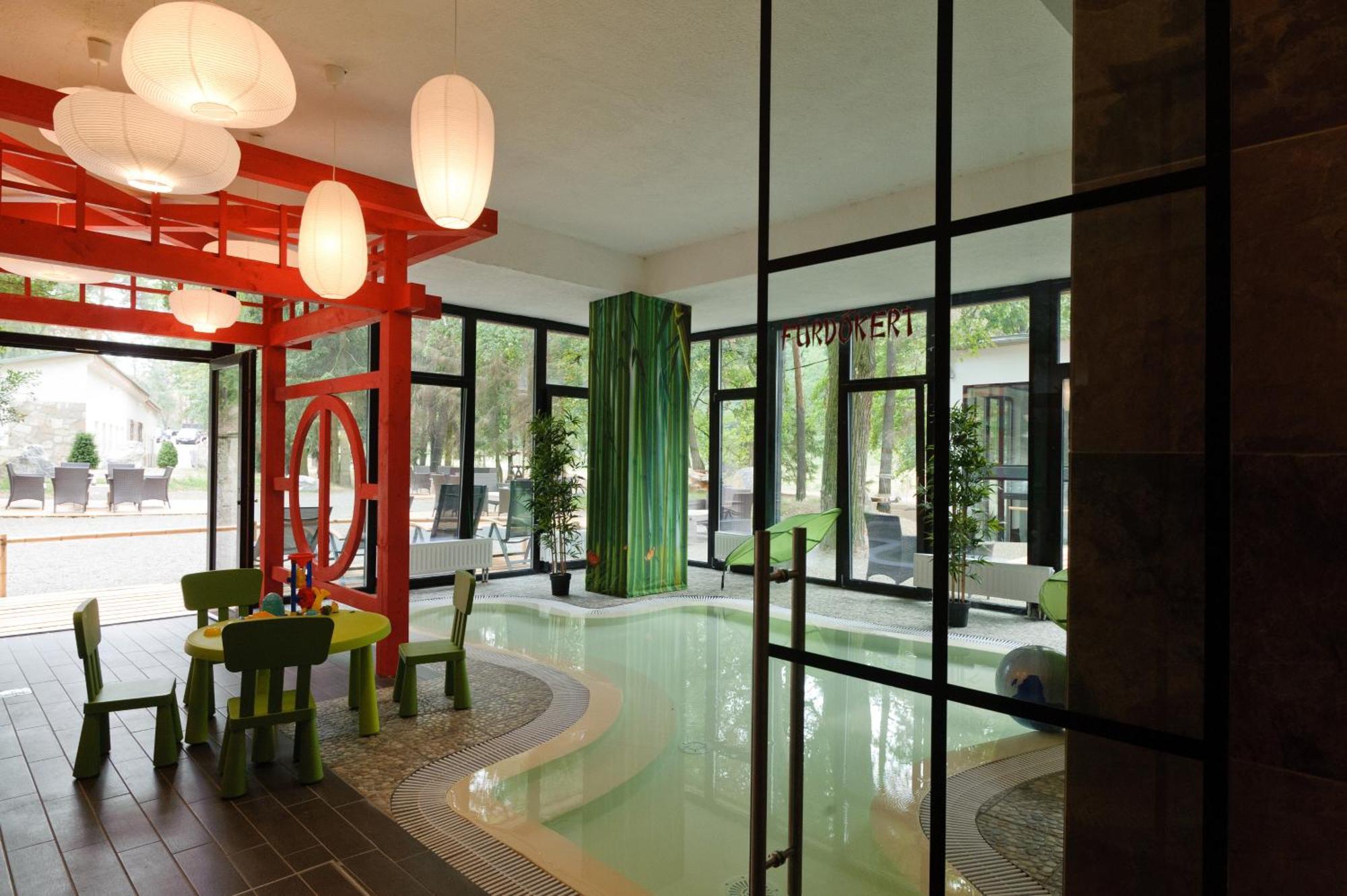 Oxigen Family Hotel Noszvaj Bagian luar foto